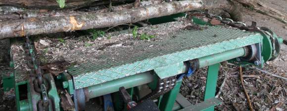 Face view of the first wood leading chain