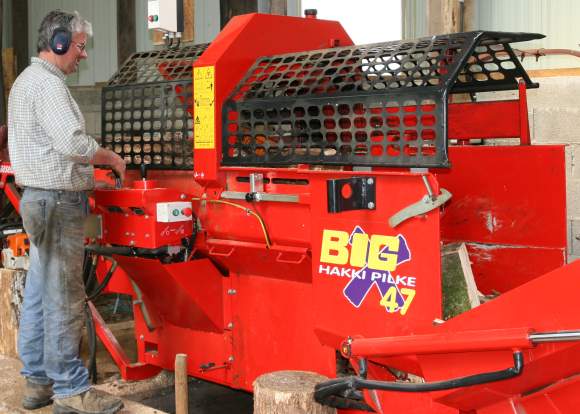 Face view of the second wood cutting machine and Roger Fournier