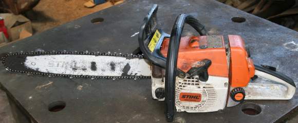 Small chain saw